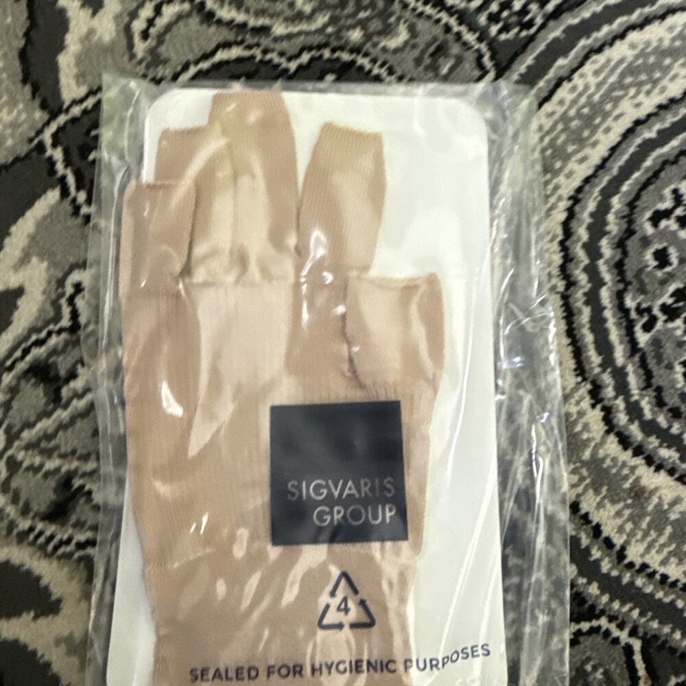 Sigvaris Secure Glove, Light Beige, 20-30 MmHg, Small - Picture 7 of 8